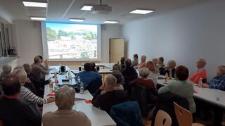 Beim Bilderabend tauschten die Teilnehmer der Reise Erinnerungen und Anekdoten an den Aufenthalt in Griechenland aus.