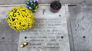 Die Urne ist auf dem Friedhof Campo Santo Teutonico bestattet.