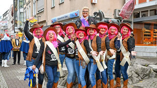 DIe Sitzungspräsidentin der HR-Weiberfastnacht 2026 Michaela Hartnagel-Keil stellte beim Umzug und Kampagnenauftakt in Heppenheim ihren neuen Elferrat für die Aufzeichnung am 27. Januar vor. Ausgestrahlt wird die Sendung am 12. Februar.