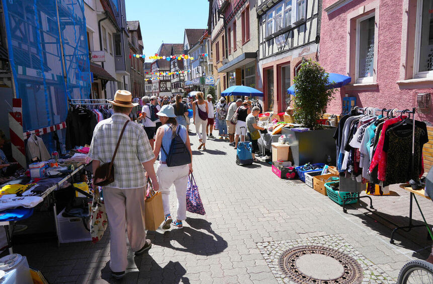 Bensheim city center becomes a free trade zone at the flea market