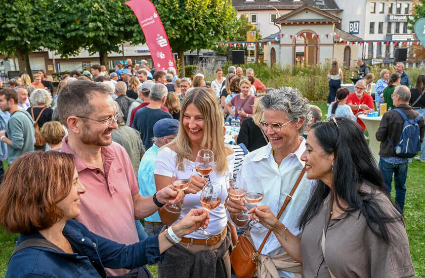 This is how the pop-up wine tasting went at the Bensheim Wine Festival