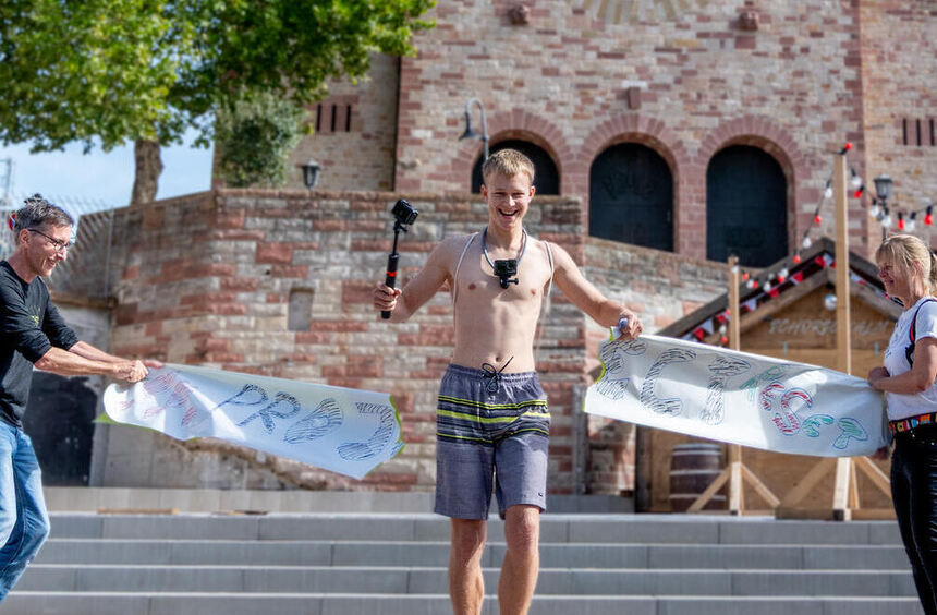 Setting off in just swim trunks: Kick-off for “Project Reset” in Bensheim