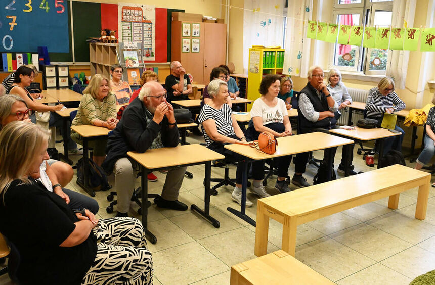 Reading mentors start in Lorsch: Volunteers help primary school children ...