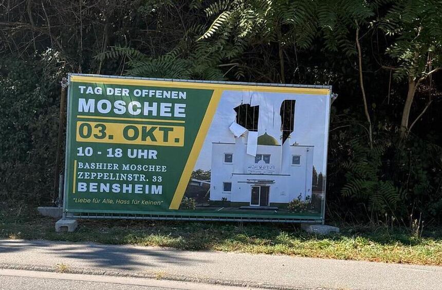Advertising posters of the Ahmadiyya community in Bensheim damaged
