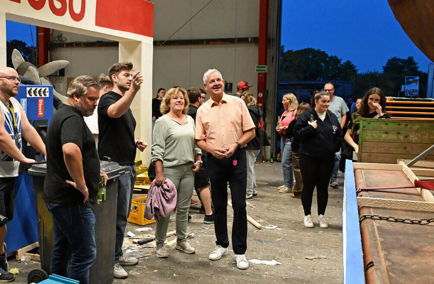 Einhausen fair parade: 10,000 flowers and eight weeks of work for the big ...