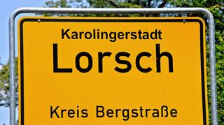 <p>Ergänzung zum Ortsnamen: Lorsch ist Karolingerstadt.</p>