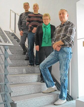 <p>Bei der Firma Sanner wurden langjährige Mitarbeiter geehrt. Unser Bild zeigt (v.l.) Dieter Ebeling, Heiko Gotthardt, Gerlinde Bauer und Werner Schanko.</p>