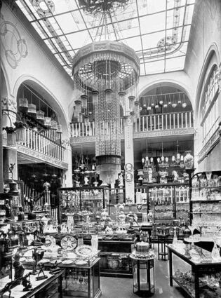 <p>Das ehemalige Kaufhaus Lohnstein in Worms (Aufnahme von 1912).</p>