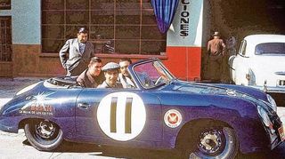 <p>Schwieriges Rennen: 1952 startete Graf Constantin von Berckheim bei der berühmt-berüchtigten Carrera Panamericana mit einem Porsche 356 1500 Cabriolet. 3600 Kilometer ging es quer durch Mittelamerika.</p>