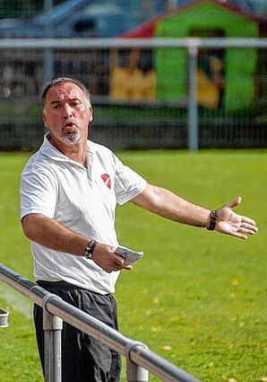 <p>Trainer Frank Poth will mit dem SV Winterkasten auch gegen den TSV Weiher ungeschlagen bleiben.</p>