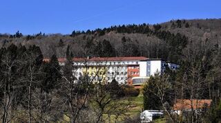 <p>Idyllisch gelegen: die Eleonorenklinik in Winterkasten.</p>